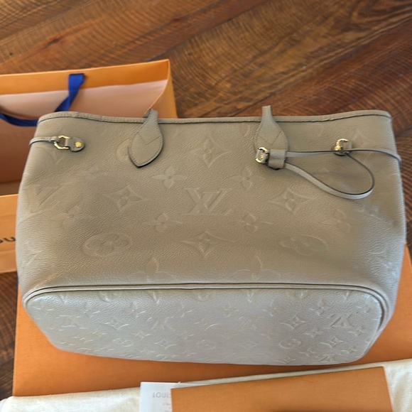 Louis Vuitton Neverfull MM Turtledove Monogram Empreinte with Pouchette. - Picture 9 of 15